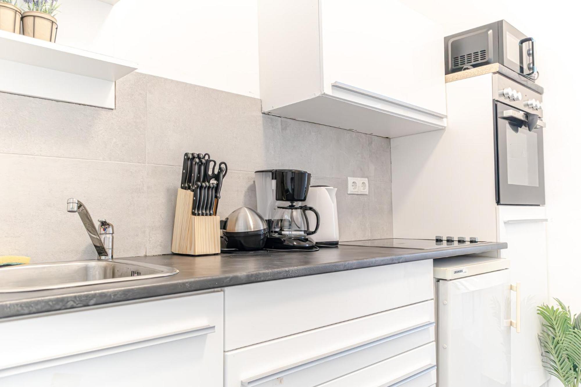 Apartament Charming 1br Apt- Near U6 Station Am Schoepfwerk *